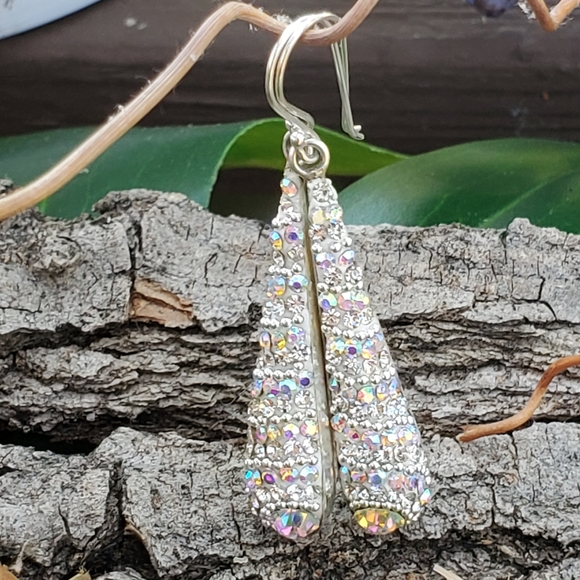 Sparkling teardrop silver earring - Picture 6 of 9